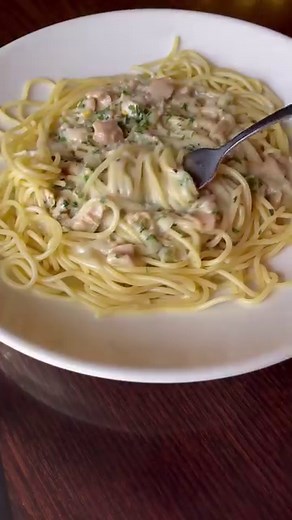 Our White Clam Sauce is for clam lovers - try this pasta classic with hints of wine, fresh garlic, green peppers, onions and parsley. Find The Old Spaghetti near you at OSF.com #oldspaghettifactory 🍝🤍 | The Old Spaghetti Factory