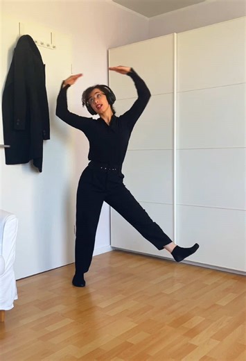 Dancerobotdance: Unleashing Vocaloid Creativity