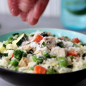 Risotto: a famously delicious – yet famously high-maintenance – Italian dish. Not when WE do the cooking!  ‍ Our Chicken Primavera Risotto features all-natural chicken, organic baby spinach, and a blend of fresh seasonal veggies finished with a dusting of parmesan cheese. It’s the same creamy texture and authentic taste you love … no stirring required. | Metabolic Meals | Facebook