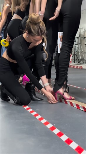 33K views · 11K reactions | #profademodeling #postura #mers #catwalk #modeling #dezvoltarepersonala #cursuridemodeling | Profa de modeling | Facebook