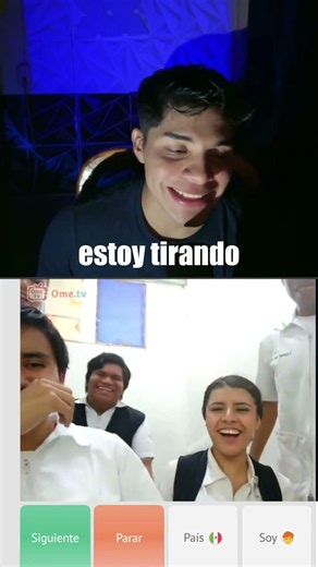 The IMSS employees kiss.