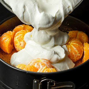 1.9M views · 10K reactions | Reggel még keresni fog belőle, cheesecake amely emlékezetessé teszi az Új Évet. | Ízletes.TV | Facebook