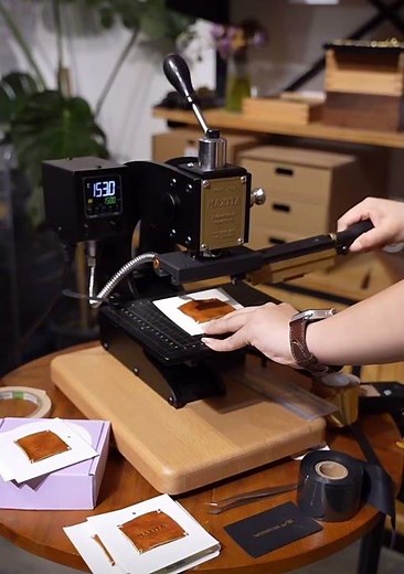 Create Unique Tags with the Maxita Hot Foil Stamping Machine #handmade #foilstampingmachine