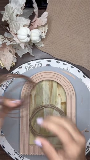 🤎Simple Craft Saturday! Here’s a fun jute wire pumpkin on a dollar tree frame idea! This turned out so cute! 🤎 #crafts #diy #decor #pumpkins #fall | Lee Lexi Creations