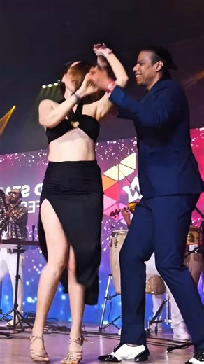 Smooth moves only 😎🔥#dancetrends #dance #dancer #vibes #salsa #bachata #latin