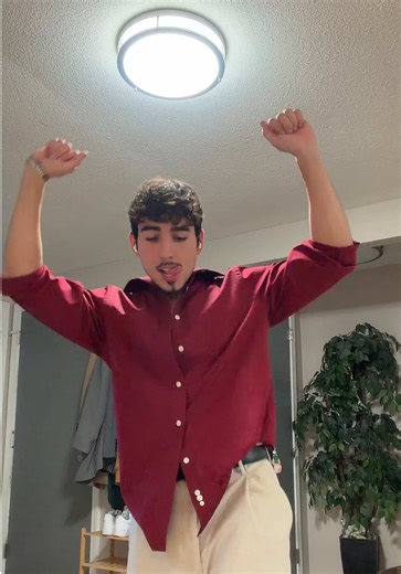 Little getting dressed intermission…. • • • #christmas #dance #dancer #christmasdance #easydance