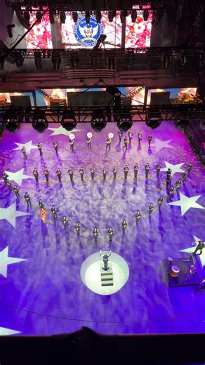 Just when you thought your view couldn’t get any better of the Japan Air Self-Defense Force Central Band. 🇯🇵✈️ #vatattoo | Virginia International Tattoo