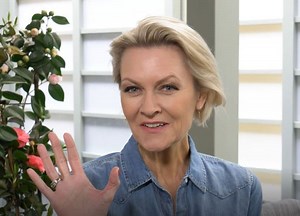 This Is 2019's Hottest Makeup Trend, It's So Easy And It Looks Great!