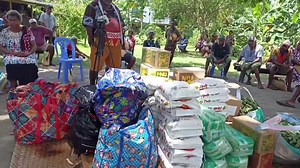 Arson victims receive relief supply Local Company Kokopo Plant Hire, on Saturday 25th March, 2023, visited Vunaulul United Church care center with food supplies and clothes to relieve the arson victims in this time of need. Speaking during the presentation was company managing director, Patrick Midelit, who sympathized with the victims. As a believer, Midelit urge the victims to look beyond their problems to the cross off calvary as there is still hope. In the recent law & order spike at Nangana