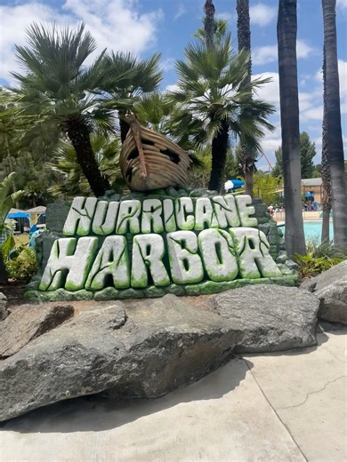 Así es la entrada a Hurricane Harbor, en magic Mountain