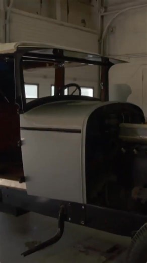 🛠️⏳ Wayne prepara en su taller el DuPont Model E 1928, el más antiguo de su clase, para llevarlo a Pebble Beach, donde se rendirá homenaje a los pocos modelos que fabricó la familia DuPont. Más que competir, busca mostrarlo con la elegancia que merece la exhibición #BuscandoAutosClásicos Disfruta el contenido de Discovery en #HBOMax Suscríbete ahora: https://bit.ly/MAX-DiscoveryTurbo | Discovery Turbo