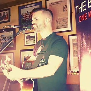 "DANCE MONKEY" - A Tones And I Cover 🎸 . #thebusker #onemanband #livemusic #tune #dancemonkey #tonesandi #loveit #tubs #doonbeg #coclare #saturdaynight . . https://www.facebook.com/THEBUSKER007/ | The Busker