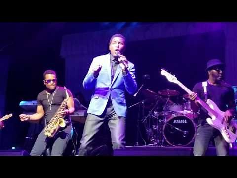 Babyface singing a medley of 17 hit songs (2016 Concert Performance)