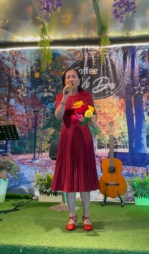 1.7K views · 63 reactions | Ck.. giang sinh kỷ niệm 22/11/2025. Đêm nhac cf vỹ Dạ | Ngọc Ngân | Facebook