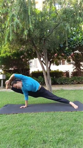 leg stretch 💫🕉️#yogae #trending #yogaskills #yogainsipiration #reels #yogajunction