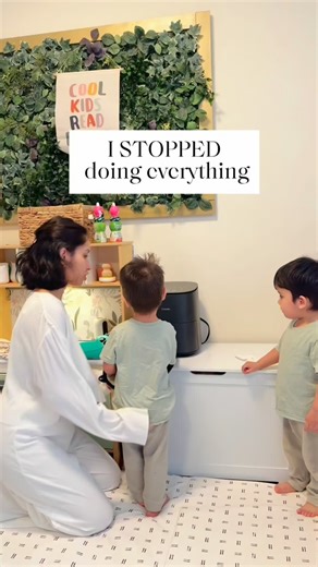 𝙰𝚉𝙸𝚉𝙰 | 𝙵𝚃 𝚆𝚘𝚛𝚔𝚒𝚗𝚐 𝙼𝚘𝚖 on Instagram: "Doing everything for them wasn’t helping. Letting go did. I remember rushing to the kitchen early in the morning, trying to make food while they cried their eyes out. Everything changed the moment I started including them. The relief I felt was unreal. I wish every parent going through this would try including their kids, to