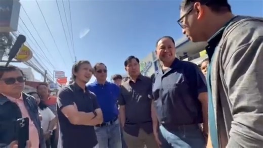“P38 million lang, hindi mapondohan ito (dati)? Pu*******, P1 trillion yung budget ng DPWH!” WATCH: DPWH Secretary Vince Dizon expressed frustration over the poor state of this portion of MacArthur Highway in Apalit, Pampanga, which hasn’t been repaired in five years. Dizon has instructed local DPWH officials to complete the road repairs before the onset of the rainy season. (📹: DPWH) | via Andrea Taguines, ABS-CBN News | ABS-CBN News