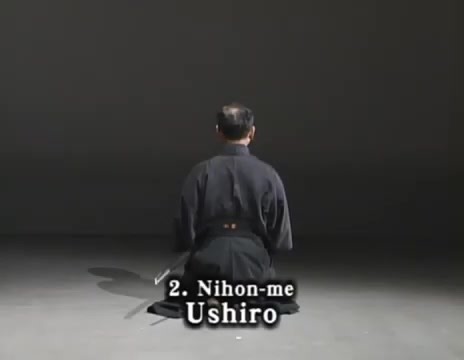 🇯🇵【Z.N.K.R. IAIDO – 12 BÀI KATA CHUẨN TOÀN NHẬT BẢN】 Giữa không gian tĩnh lặng của võ đường, từng động tác rút kiếm, cắt, thu kiếm đều mang trong mình hơi thở của hàng trăm năm lịch sử. Đây là 12 bài Iaido Kata chính thức do Liên Đoàn Kendo Toàn Nhật Bản (全日本剣道連盟 – ZNKR) biên soạn và công nhận, được xem là chuẩn mực để luyện tập, thi thăng đẳng và biểu diễn trên toàn thế giới. Video dưới đây do Ogura Noboru sensei (小倉昇) thực hiện, trình bày toàn bộ trình tự từ 'Vào Dojo' đến 'Rời Dojo', thể hi
