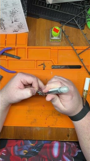 Paint pens on a scale model — beginner tries it out #hobbypainter #minipainter #hobbytools