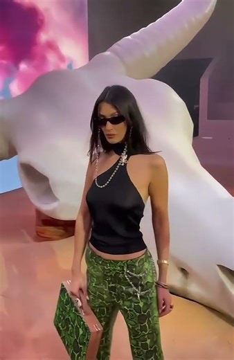 Fashion icon#bellahadid #Shorts #models.wrldd