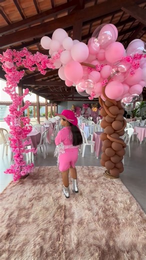 Joyce Mayara decorações. on Instagram: "“Celebrando o aniversário com estilo menina boiadeira com muita alegria, charme e tradição! 🎉🌸 Local @espacojmeventosuruara #AniversárioBoiadeira #MeninaBoiadeira #FestaTemática #TradiçãoeAlegria #CelebraçãoEspecial AniversárioInfantil FestaComEstilo BoiadeiraChic”"
