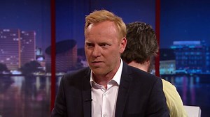 745K views · 256 reactions | Frederik Cilius Jørgensen og Rasmus Bruun fra Radio24syv - Den Korte Radioavis gættede (næsten) samtlige kendisser, da de i foråret legede ryg-mod-ryg i Vi ses hos Clement. I går aftes skulle de gamle venner Anders Breinholt og Anders Lund Madsen forsøge at gøre dem kunsten efter. Bedøm selv, hvordan det gik. Genoplev den første ryg-mod-ryg her: https://www.facebook.com/viseshosclement/videos/1725318707745355/ | Vi ses hos Clement | Facebook