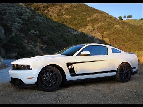 Mustang Boss 302 Sights & Sounds - Beauty, Exhaust Sounds, Fly by