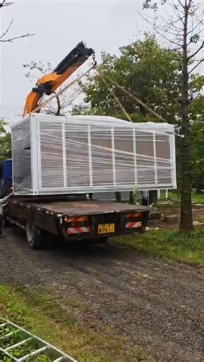 volferda_official on Instagram: "This prefabricated building is being transported to Poland for use as employee accommodation. If you are interested, please contact me. 📱WhatsApp: +86-18928613448 🔗WhatsApp link: wa.me/ 8618928613448 📧doki@volferda.com #tinyhouse #tinyhome #tinyhouses #volferda #tinyhomes #mobilehome #mobilehouse #resort #resorts #resortstyle #resortrentals #capsulehouse #vacationhome #shipping #airbnb #airbnbhost #airbnbexperience #prefabhouse #hotel #airbnbhomes #cozyhome #h