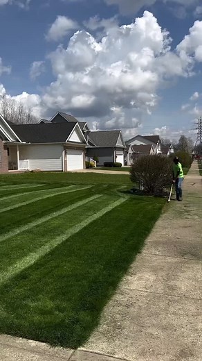 Having trouble controlling your trimmer line while flip edging? Cut a clean groove with a hard edger once a month - it’ll guide your string, making trimmer control a lot easier. 💪🏽#lawncare #landscaping #scagnation #edging #stihl #zachslawncarellc# #fblifestyle | SB Mowing Videos