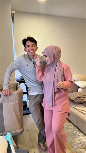 Dahlia Rizal on Instagram: "Get ready with me using @wawaofficialhq Air Glow foundation which i ended up LOVING sm sbb i suka natural finish & rasa mcm tak pakai apa on my skin & this fd is IT!! Lagi lurve is my knitwear set by Haya Group! I love the cutting & how comfortable the kain & plus its affordable? Kena beli!! You can get it in the link in my bio ok! #GetReadyWithShopee #GRWS #ShopeeStyleFriday"