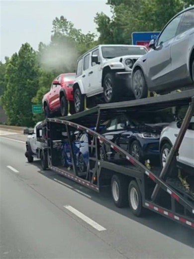 How a Dually Pickup Can Safely Pull a 6-Car Trailer | Car Hauling Explained