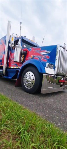 Camions Américains - Transformers et Optimus Prime à Nogaro 2021