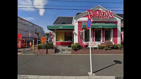 日本で過去の風景を撮影できる「Past Camera」を作っています。このカメラでシャッターを切ると、その場所のかつての風景を撮影することができます。改装されたお店、今は存在しないビルの前で撮影すると、過去の姿が写真に蘇ります。写真はネットに保存されている過去の写真を取得しています。