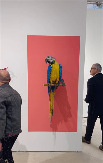 Y pensar que hay ARTISTAS en mayúsculas creando piezas espectaculares como estas y después tienes a tontos defendiendo la IA en el ámbito artístico con la gilipollez de que el arte es elitista y no está al alcance de todos.