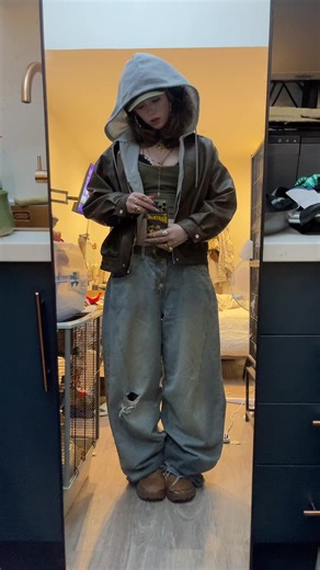 .spicyfeet (@.spicyfeet)’s videos with Don't Wanna Fall in Love - KYLE