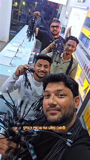 Balamobile Mall on Instagram: "🎉 LIMITED STOCK CHA AVI JAV😍@balamobilemall 💥 💥EXITING GIFT🔥 💥LIVE DEMO AVAILABLE🔥 💥 FINANCE @ 0% 💥 CASHBACK🔥 📲 Enjoy easy EMI options on every phone. 🔥0 DOWNPAYMENT AND NO COST EMI😍 💥 instant cashback plus months EMI🔥 💥 Great offer on accessery upto 50% discount 📍 Bala Mobile Mall, 📍Ankleshwar 📍 Bharuch 📍Panoli 📍Kosamba #trending #viral #instagram #explorepage #explore #instagood #love #reels #fashion #fyp #trend #follow #like #trendingreels #