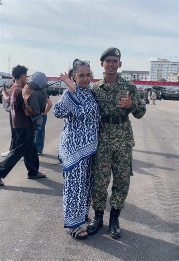 Alhamdulillah 🤲🏼✨ Tahniah Anakku Syakirin❤️ 18 MEI 2026 Berdiri Teguh Tetapkan Pendirian untuk negara🇲🇾 Usia Kita Berbeza tapi matlamat kita sama. #TamatLatihanPerajuritMuda #TDM #TenteraDaratMalaysia #GagahSetia #PUSASDA