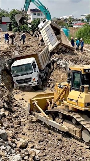 YOU WON’T BELIEVE THIS 😱 Heavy Equipment FAIL #OMG
