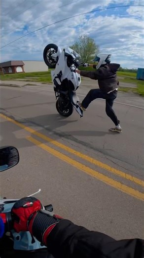 CRAZY MOTORCYCLE SAVE BY THE GOAT ‪@RuskiStuntz‬ 🐐 #rosriding #motorcyclesave #motorcyclefail #bikers