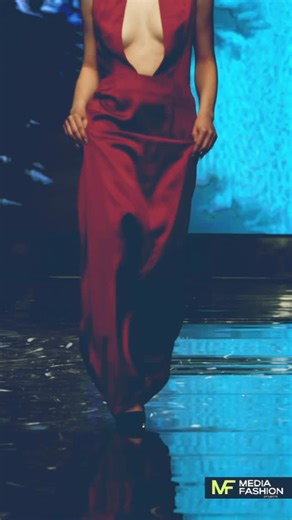 Daria / Model on Instagram: "✨💋 #model #art #podium #moscow #filming #love"