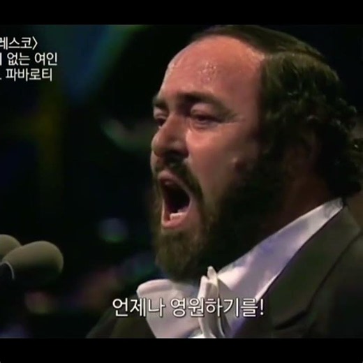 Pavarotti's legendary performance that froze 100,000 spectators in the pouring rain...