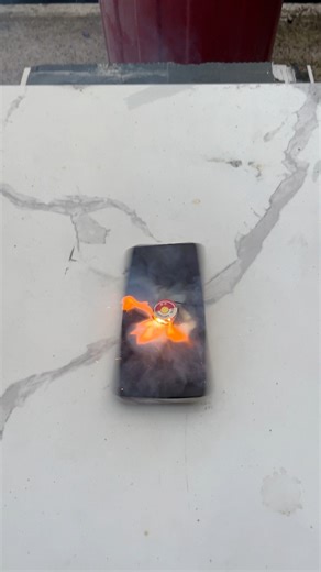 Experiment spinning phone vs firecrackers @sorotan #FirecrackerFuses #ExperimentalPyrotechnics #FireworksInnovation #FuseTechnology #PyroFusions #SlowBurnFuses #FirecrackerDesign #DIYFireworks #PyrotechnicExperiment #FireworksScience | Fix Aby