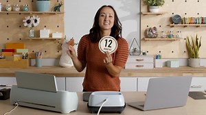 How to make custom baby milestone plaques with Cricut – Cricut