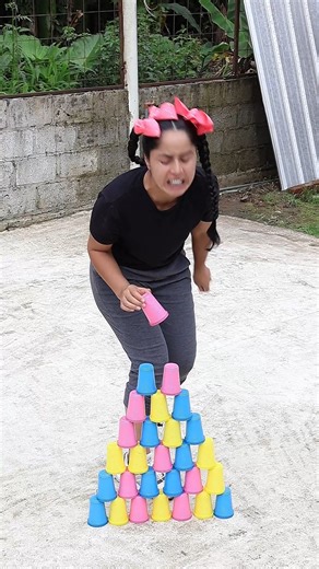 1.6M views · 10K reactions | Destruyendo Vasos  #humor #comedia #reels #sipessisabel | Sipess | Facebook