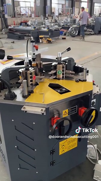 Proper Adjustment of Window Corner Crimping Machine