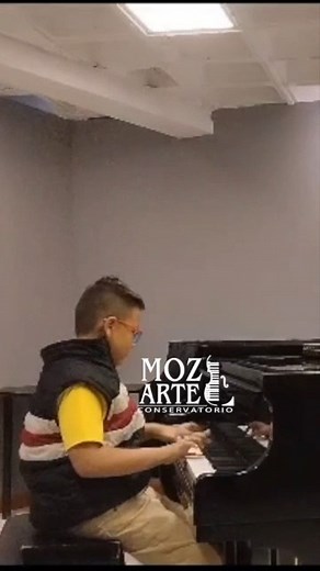 La música de Bach es una excelente opción para introducir a los niños al mundo de la música clásica. Las composiciones de Johann Sebastian Bach son reconocidas por su belleza, complejidad y super estructura. La riqueza exuberante de sus melodías y armonías puede ser apreciada por personas de todas las edades, incluidos los niños.👌 ¿Qué te gustaría saber específicamente sobre cómo la música de Bach puede influir en los niños? ¿Quizás estás buscando recomendaciones sobre piezas específicas o cómo