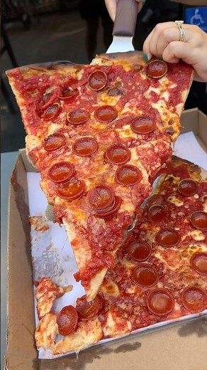 One of our FAVORITE PEPPERONI PIZZA SLICES NYC is coming out of Artichoke Pizza! 🍕🗽🔥 #DEVOURPOWER