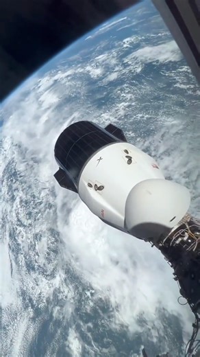 1.6M views · 33K reactions | SpaceX Crew Dragon's got the best window view ever!  #SpaceX #crewdragon #Falcon9 #starship #FalconHeavy #elonmusk #spaceexploration #NASA #earth #Spaceship #space #rocket | SpaceX Times | Facebook