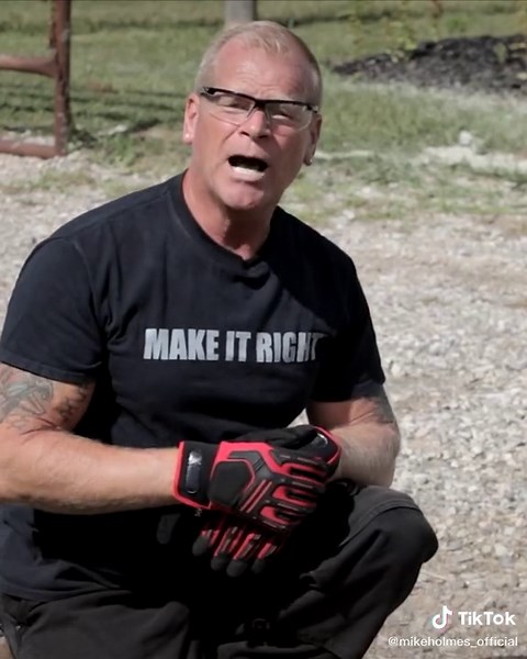 How To Install Fence Posts FAST #MikeHolmes #Fence #FenceBuild #HomeMaintenance #HomeImprovement #HomeTip #hometips4everyone #FenceWork #Sika #Tip