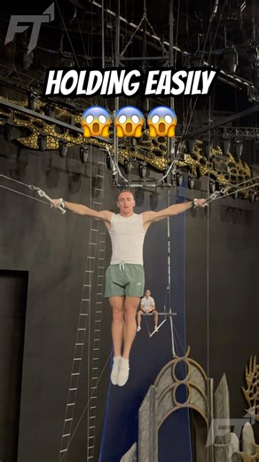 Powerful enough 🤩 #trapeze #freedom #performance #artist #circus #gymnast #show #flying #shorts